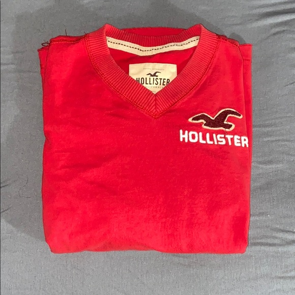 I’m selling a long sleeve T shirts - Picture 4 of 5